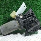 Моторчик стеклоподъемника передний правый к Mercedes C W202, 1998 г.