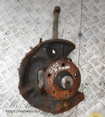 Кулак поворотный правый к Mercedes C W202, 2000 г.