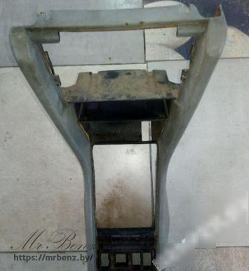 Подлокотник к Mercedes E W124, 1993 г.