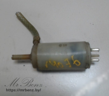 Насос (моторчик) омывателя стекла к Mercedes E W124, 1993 г.