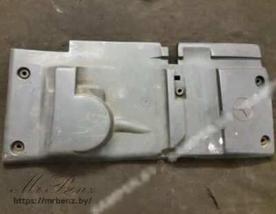 Декоративная крышка двигателя к Mercedes E W124, 1993 г.