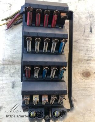 Блок предохранителей к Mercedes E W124, 1988 г.