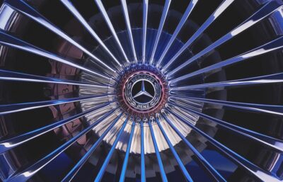 Бренд Mercedes-Benz стал дороже на 10% и остается самым дорогим брендом автомобилей класса люкс в мире.