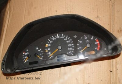 Щиток приборов (приборная панель) к Mercedes E W210, 2000 г.