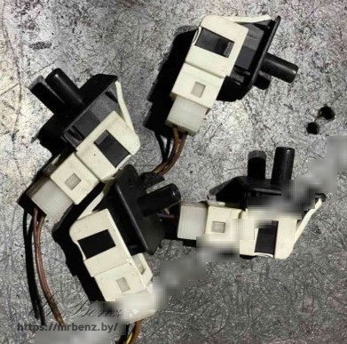 Выключатель концевой (концевик) к Mercedes E W211, 2004 г.