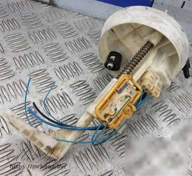 Датчик уровня топлива к Mercedes E W211, 2006 г.