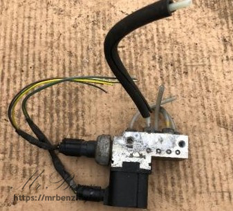 Блок клапанов пневмоподвески к Mercedes E W211, 2004 г.