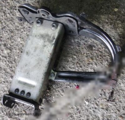 Кронштейн крепления бампера к Mercedes E W211, 2006 г.