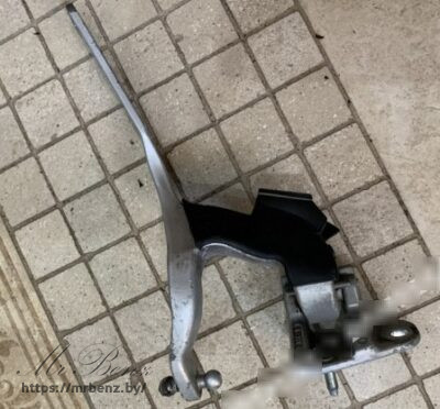 Петля крышки багажника к Mercedes E W211, 2004 г.