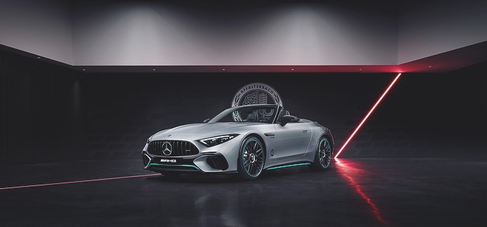 В оригинальном виде гоночного автомобиля: «Motorsport Collectors Edition» для Mercedes AMG SL 63 4MATIC+.