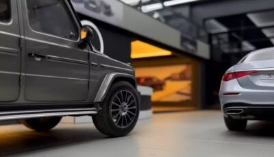 Дилерский центр Mercedes-Benz в масштабе 1:18