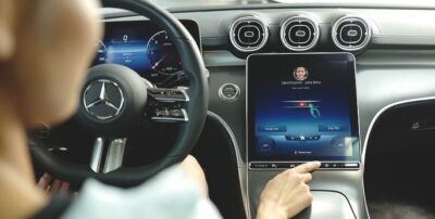 Mercedes pay+: Mercedes-Benz Mobility превращает автомобиль в платежное устройство