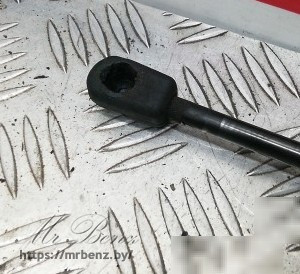 Амортизатор крышки багажника (3-5 двери) к Mercedes CLS C219, 2009 г.