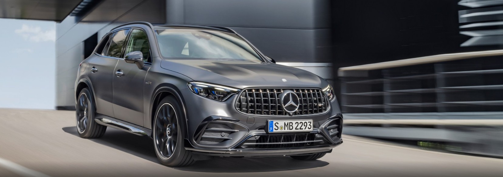 Внедорожник Mercedes-AMG GLC теперь можно заказать в виде высокопроизводительного гибрида.