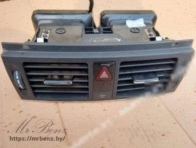 Дефлектор обдува салона к Mercedes C W204, 2009 г.