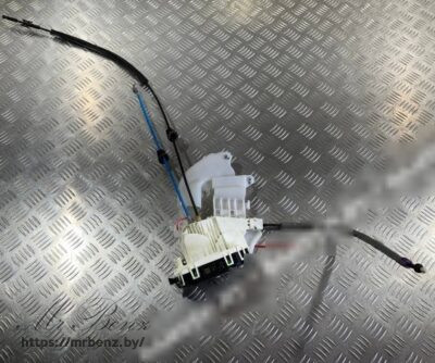 Замок двери задней правой к Mercedes C W204, 2011 г.