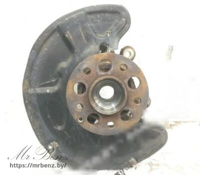 Кулак поворотный левый к Mercedes C W204, 2011 г.