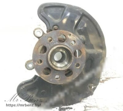 Кулак поворотный правый к Mercedes C W204, 2011 г.