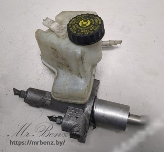Цилиндр тормозной главный к Mercedes C W204, 2010 г.
