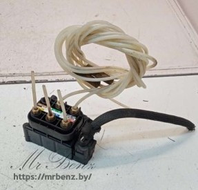 Блок клапанов пневмоподвески к Mercedes C W204, 2009 г.