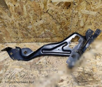 Крепление фары правой к Mercedes C W204, 2012 г.