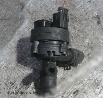 Насос антифриза дополнительный к Mercedes C W204, 2011 г.