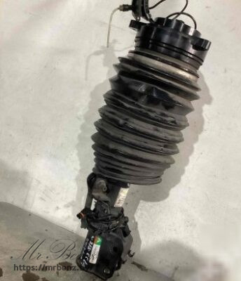 Амортизатор передний левый к Mercedes CLS C218, 2012 г.