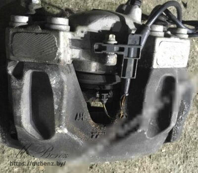 Суппорт передний правый к Mercedes CLS C218, 2012 г.