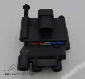 Блок клапанов пневмоподвески к Mercedes CLS W218, 2017 г.