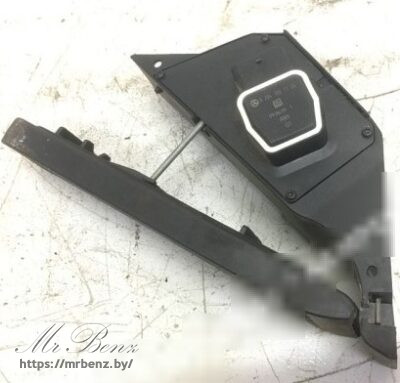 Датчик положения педали газа к Mercedes CLS W218, 2011 г.