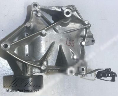 Кронштейн компрессора кондиционера к Mercedes CLS C218, 2017 г.