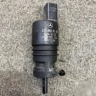 Насос (моторчик) омывателя стекла к Mercedes CLS C218, 2010 г.