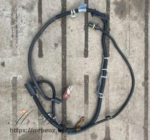 Плюсовой провод аккумулятора к Mercedes CLS C218, 2012 г.