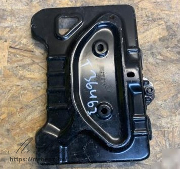 Полка аккумулятора к Mercedes E W212, 2013 г.