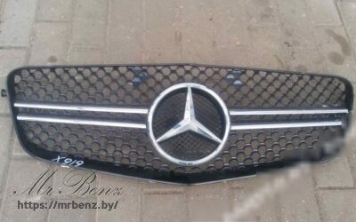 Решетка капота к Mercedes E W212, 2010 г.