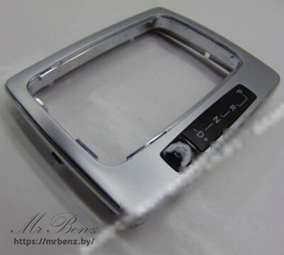 Накладка декоративная центральной консоли к Mercedes E W212, 2011 г.