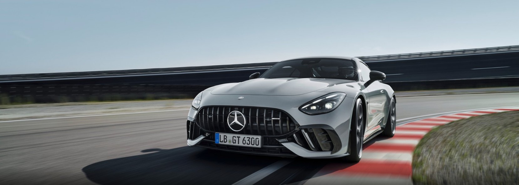 Новый Mercedes-AMG GT 63 PRO 4MATIC+: еще более маневренный для гоночной трассы