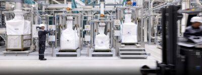 Mercedes-Benz открывает собственный завод по переработке, чтобы замкнуть цикл переработки аккумуляторов