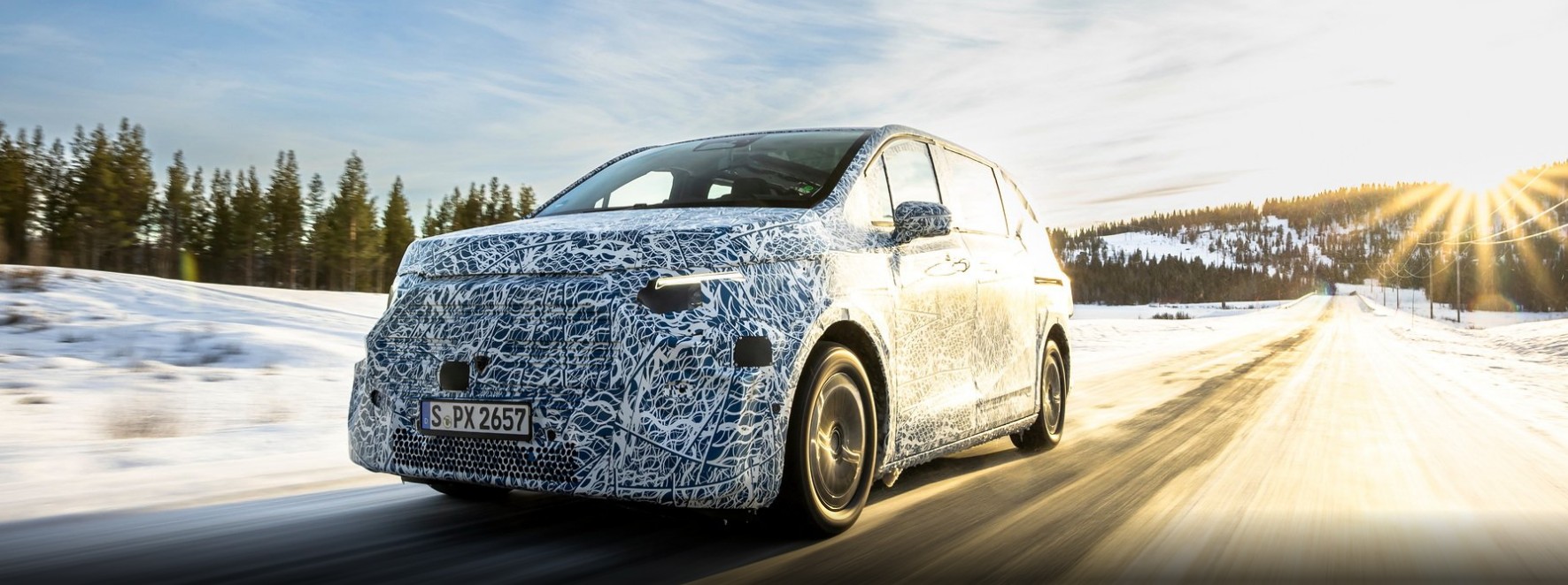 Новые минивэны Mercedes-Benz успешно прошли зимние испытания за Полярным кругом