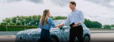 Генеральный директор Mercedes-Benz Ола Келлениус тестирует новый электрический GLC